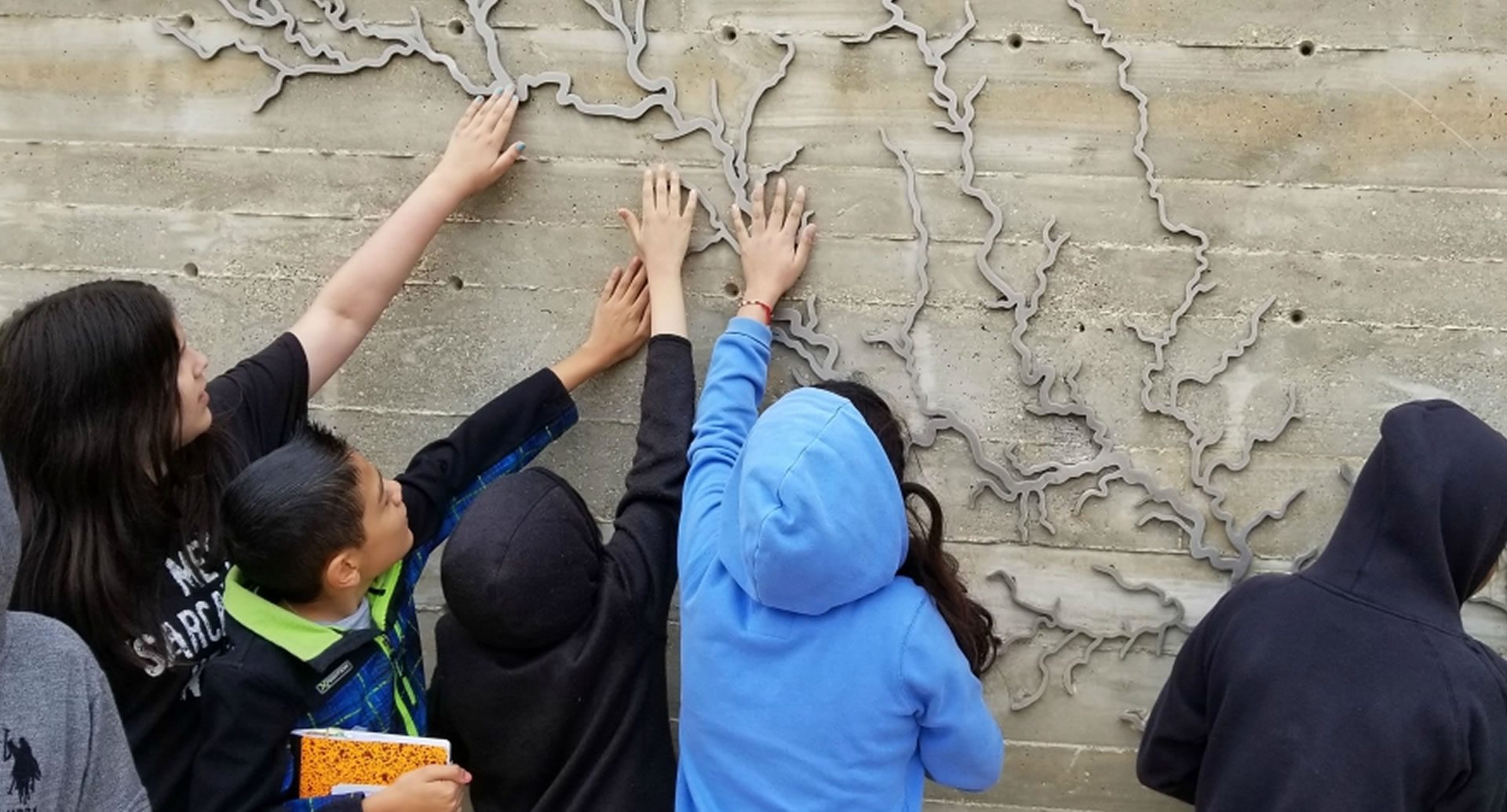 Confluence Park River Sculpture with School Children